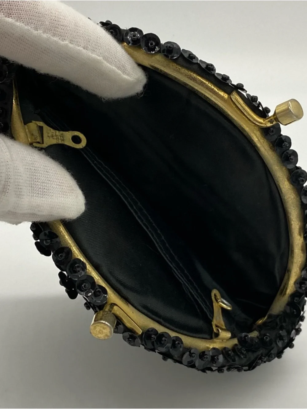 A SAFCO BAG Black Beaded and Sequin Kiss Closure Clutch Bag Made in Hong Kong